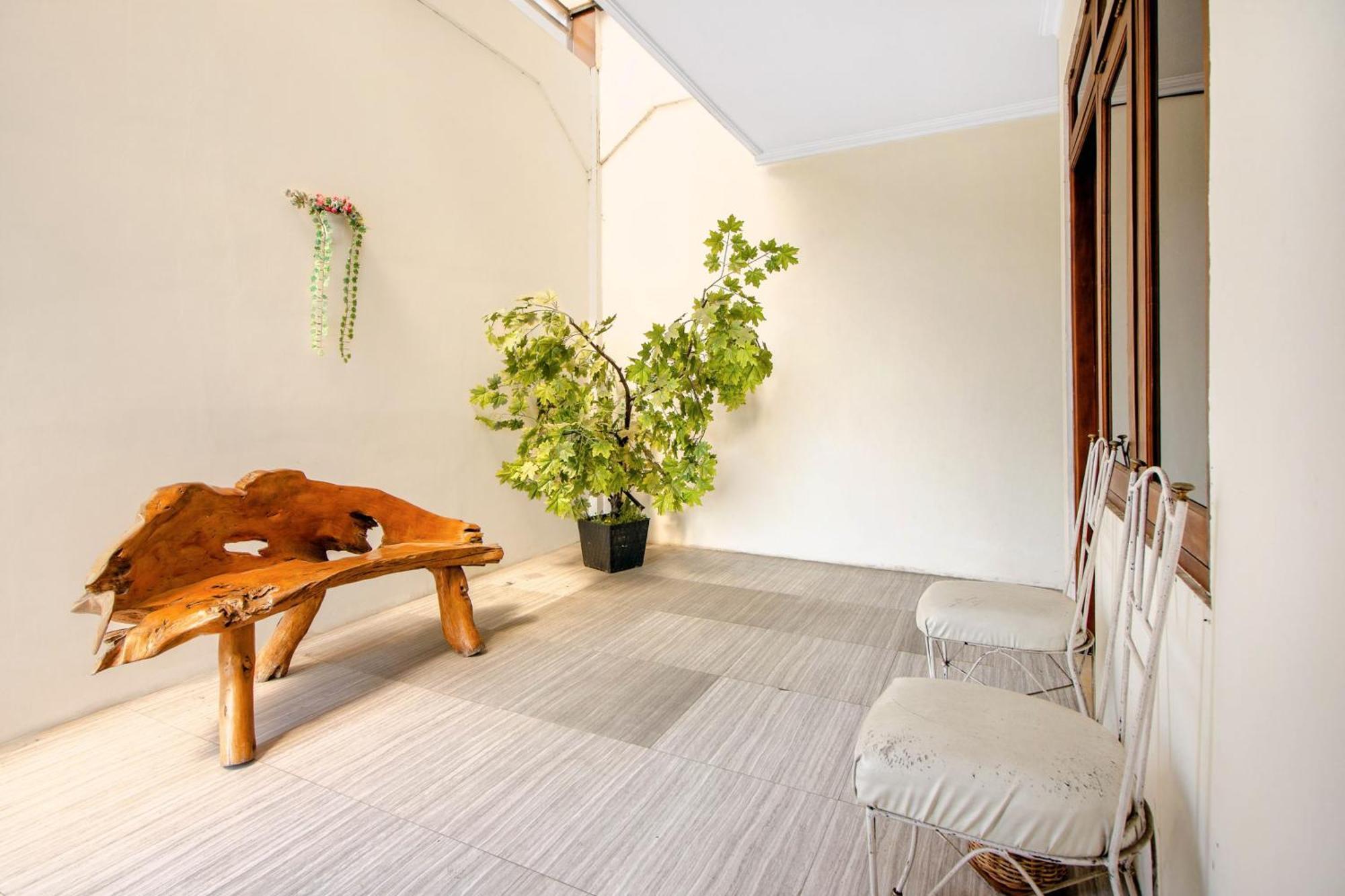 Hotel Super Oyo 250 De'Gadri Ndalem Jarakan Exteriér fotografie